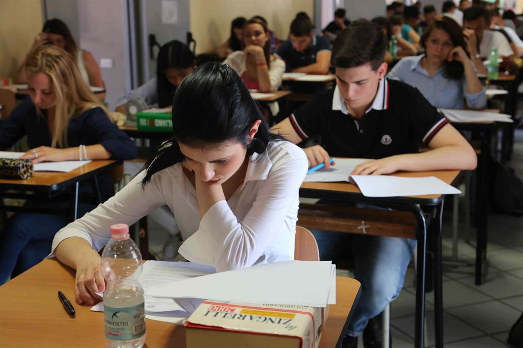 LA SOSTA Studenti italiani sotto la media OCSE. E’ il “buon frutto” della scuola anti LA SOSTA Studenti italiani sotto la media OCSE. E’ il “buon frutto” della scuola anti